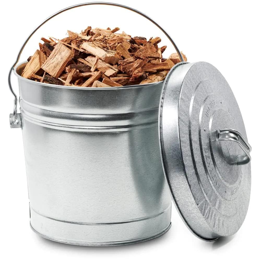 10-Gallon Galvanized Steel Trash Can with Locking Lid L59376