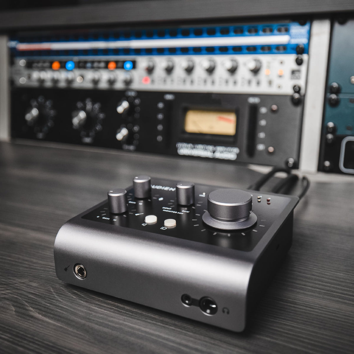Black USB-C Audio Interface X5962