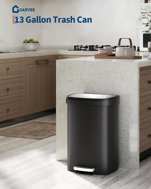 13 gal / 50 L Plastic Trash Can with Lid D47670