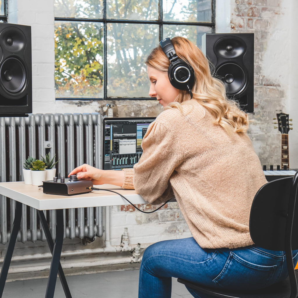 Black USB-C Audio Interface X5962