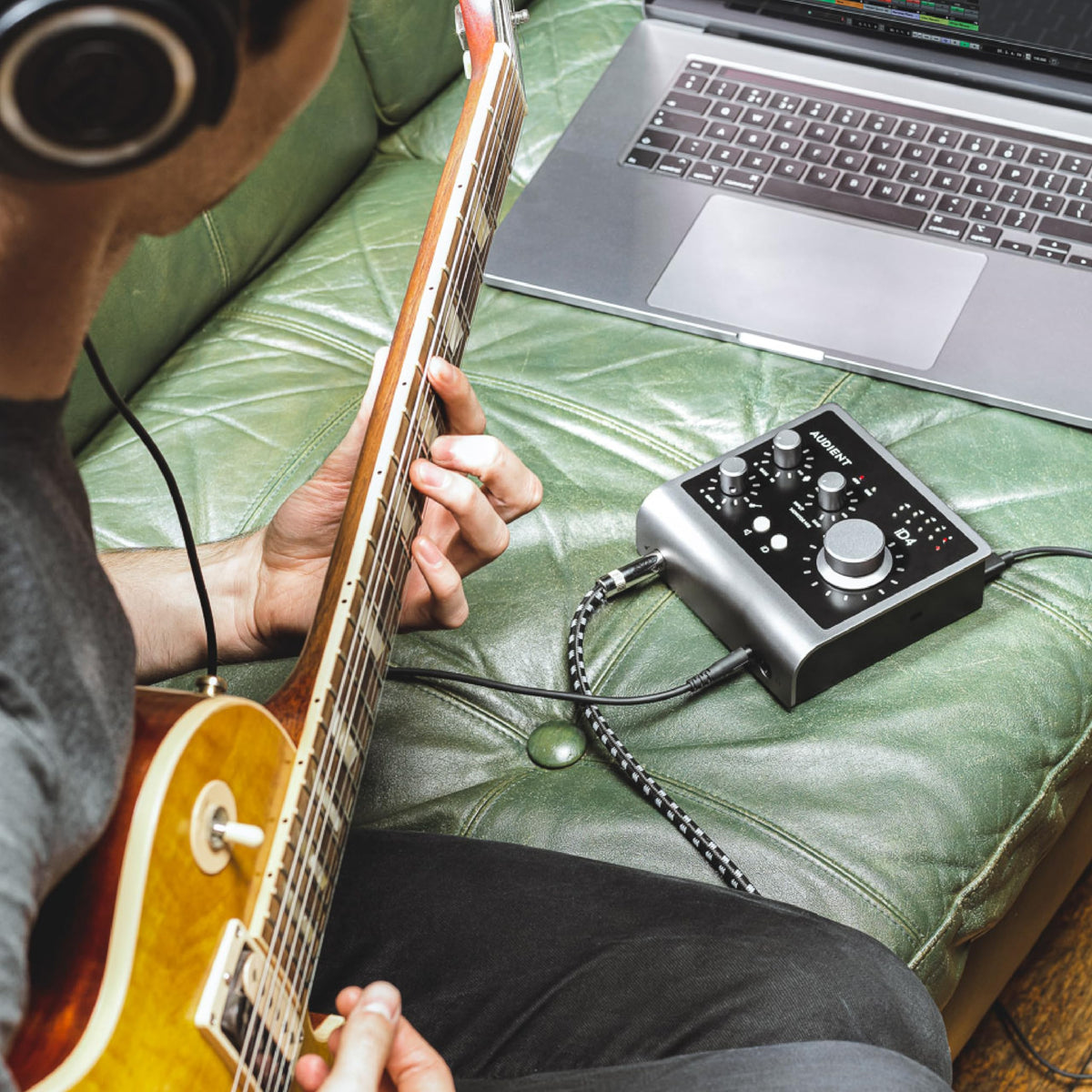 Black USB-C Audio Interface X5962